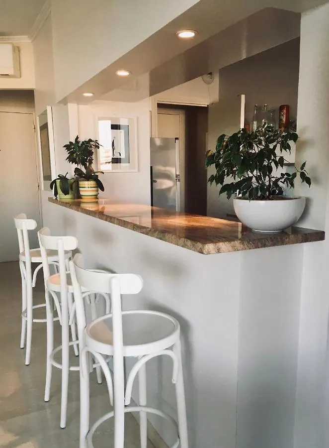Bel appartement climatisé vue mer à 50 m de la plage Cagnes-sur-Mer France