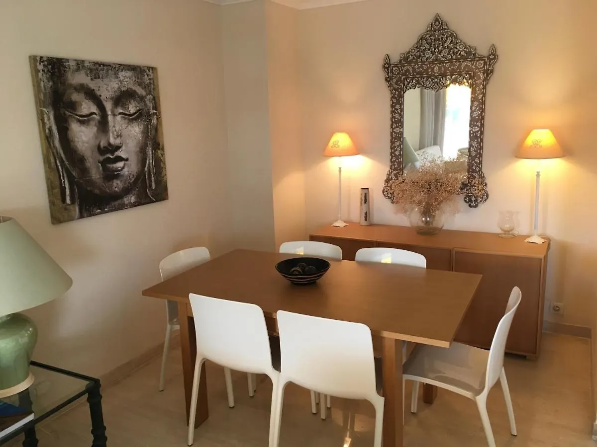 Bel appartement climatisé vue mer à 50 m de la plage Cagnes-sur-Mer