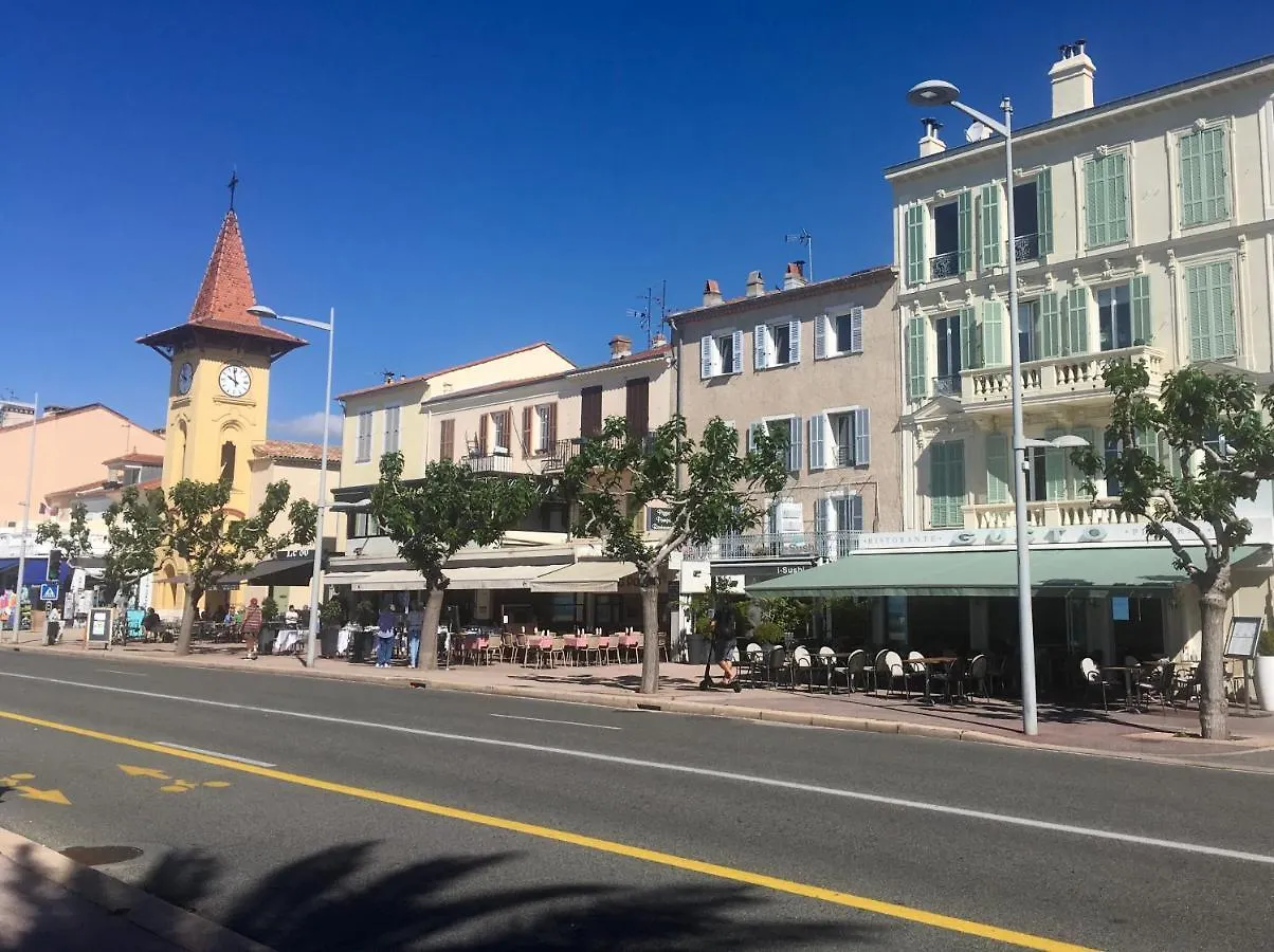 Bel appartement climatisé vue mer à 50 m de la plage Cagnes-sur-Mer 0*,  France