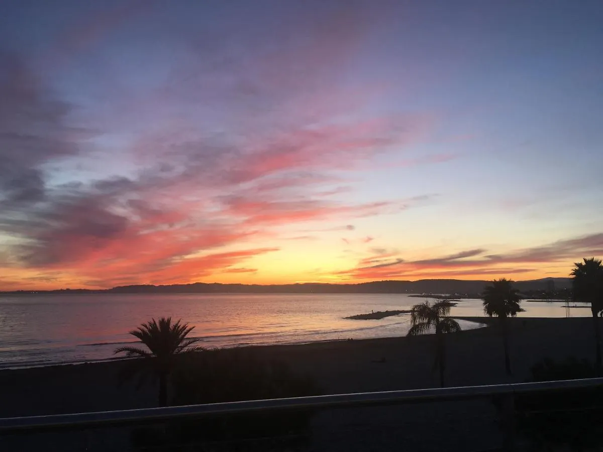 Bel appartement climatisé vue mer à 50 m de la plage Cagnes-sur-Mer