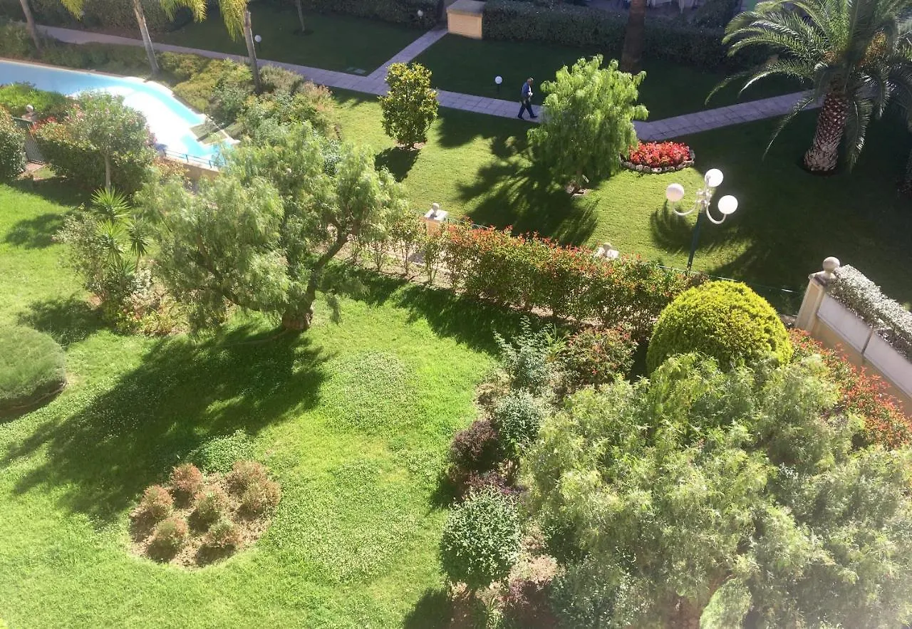 Bel appartement climatisé vue mer à 50 m de la plage Cagnes-sur-Mer