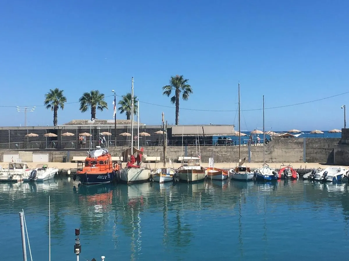 Bel appartement climatisé vue mer à 50 m de la plage Cagnes-sur-Mer 0*,  France