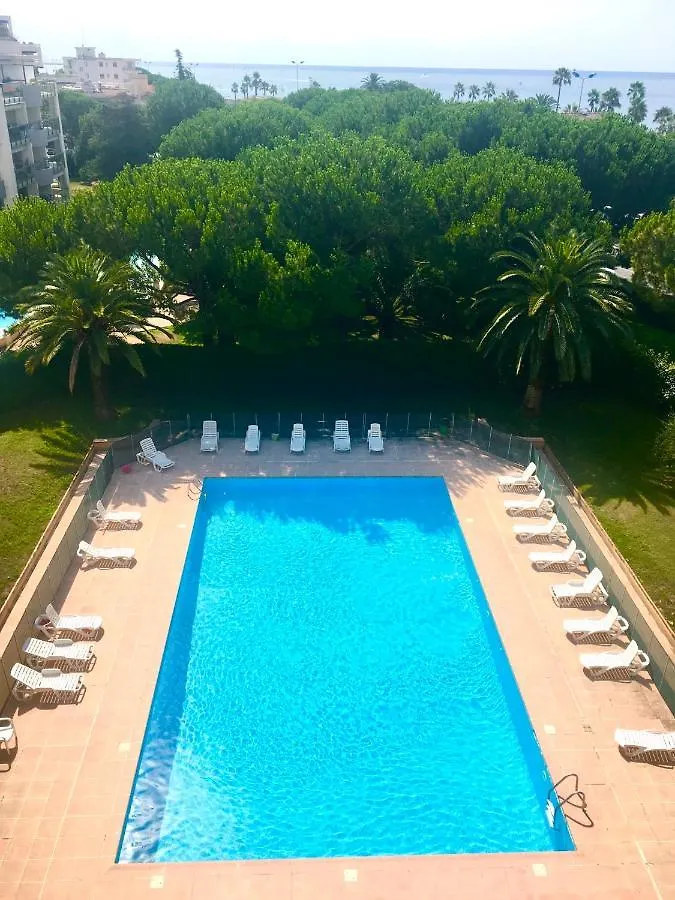 Bel appartement climatisé vue mer à 50 m de la plage Cagnes-sur-Mer
